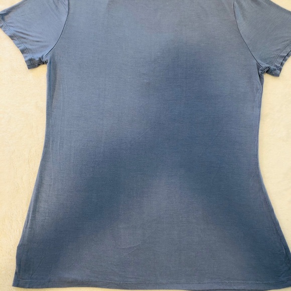 V Neck Women’s Shirt Size: Medium (M) Color: Blue - Picture 3 of 3